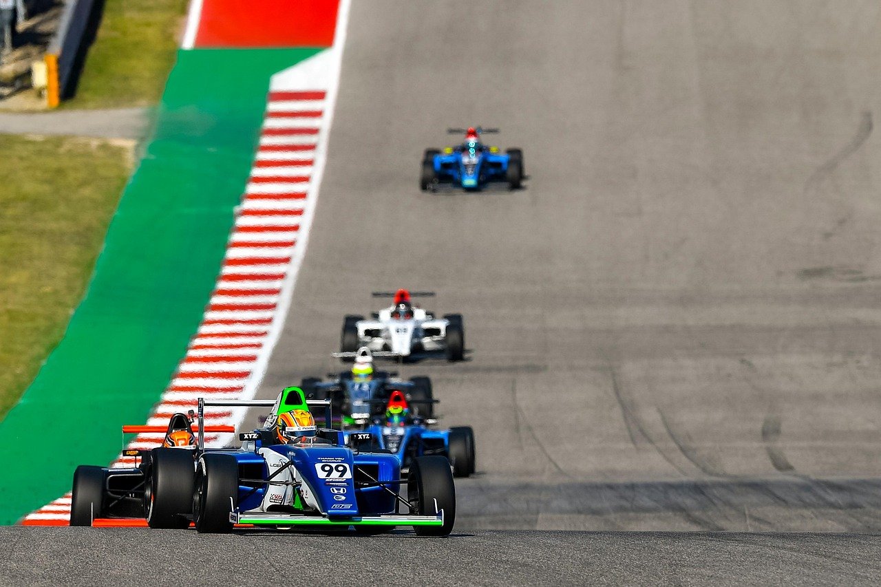 레이싱에서 승리하는 4가지 전략 살펴보기 10 레이싱