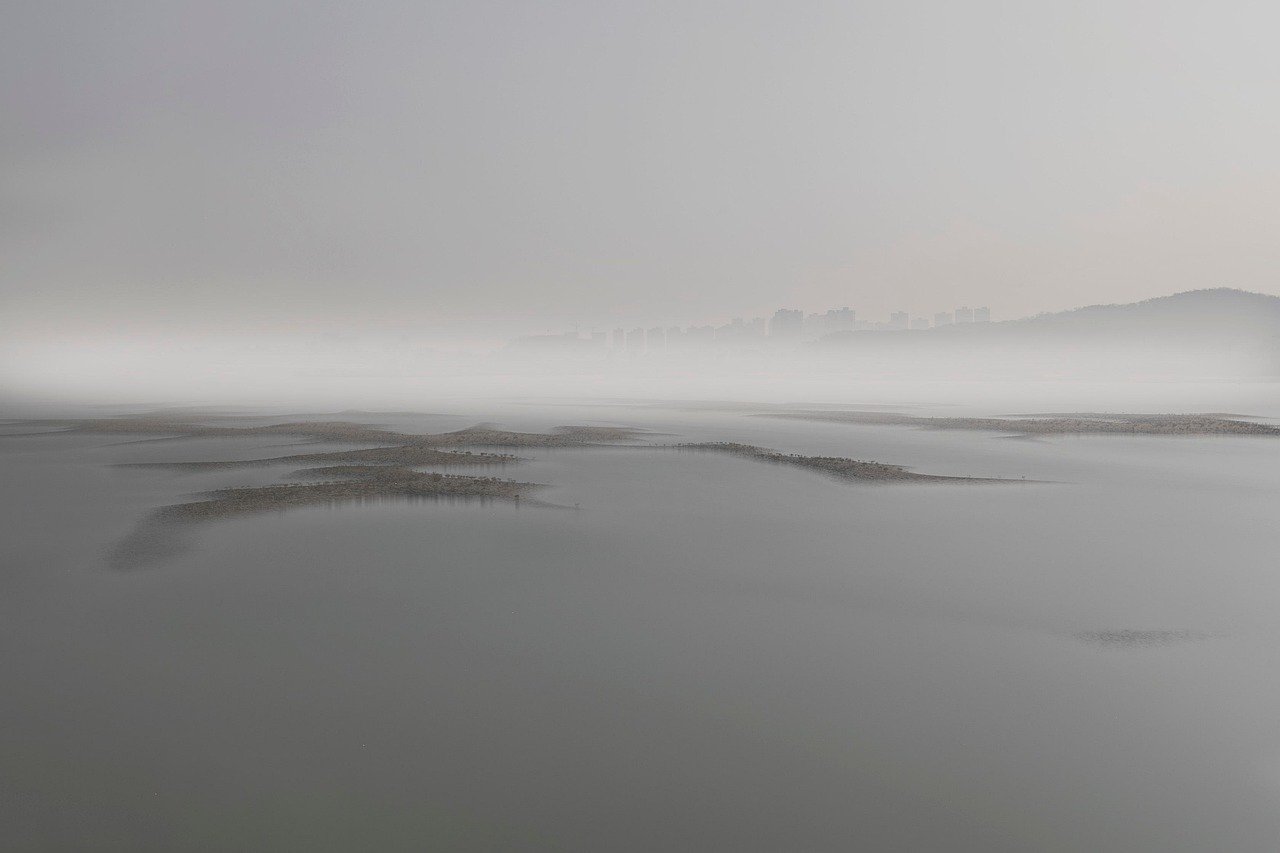 충격! 20대 인구가 70대보다 적다? 대한민국 '인구 역전'이 가져올 미래 사회 변화 9 충격! 20대 인구가 70대보다 적다? 대한민국 '인구 역전'이 가져올 미래 사회 변화