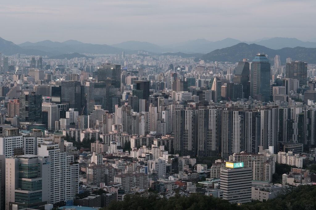 여기 또 오르나? 2025년 서울 아파트값 과열 지역, 규제 폭탄 피하려면?