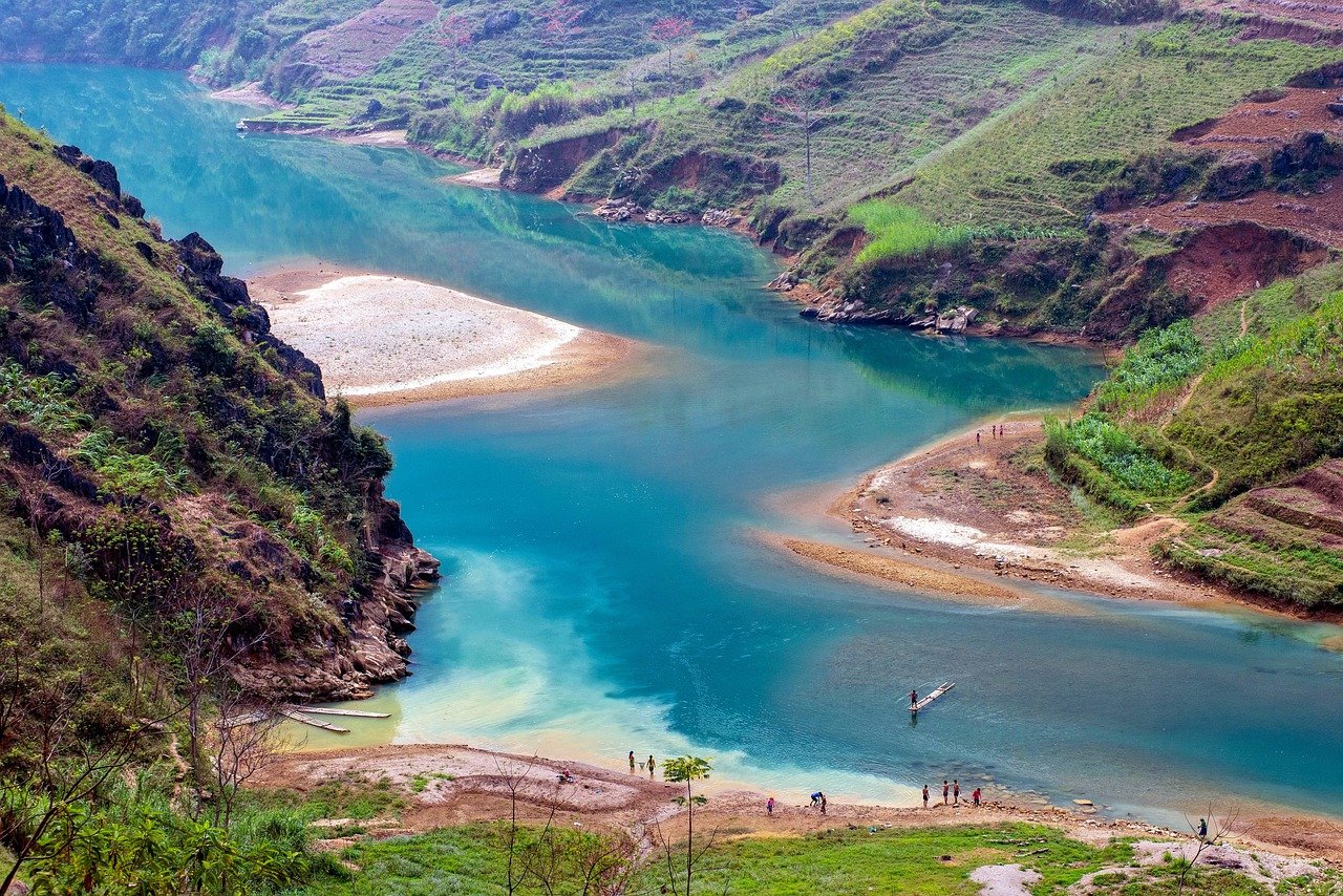 2025년 인구감소지역, 중장년층 유입이 해법이다? 국회 보고서로 본 지역 소멸 위기 대응 전략 1 2025년 인구감소지역 중장년층 유입이 해법이다 국회 보고서로 본 지역 소멸 위기 대응 전략