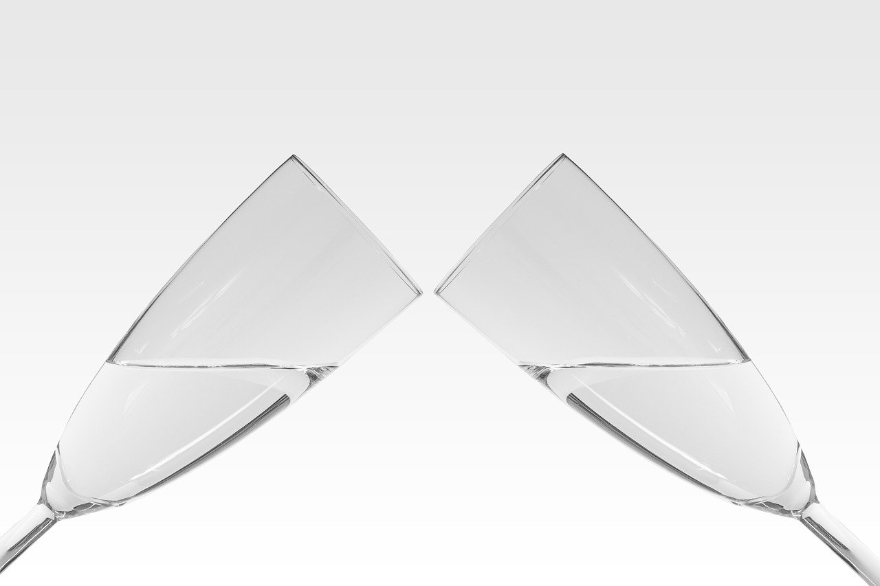 유리 제품에 때가 끼면, 감자 껍질로 1 유리 제품에 때가 끼면 감자 껍질로