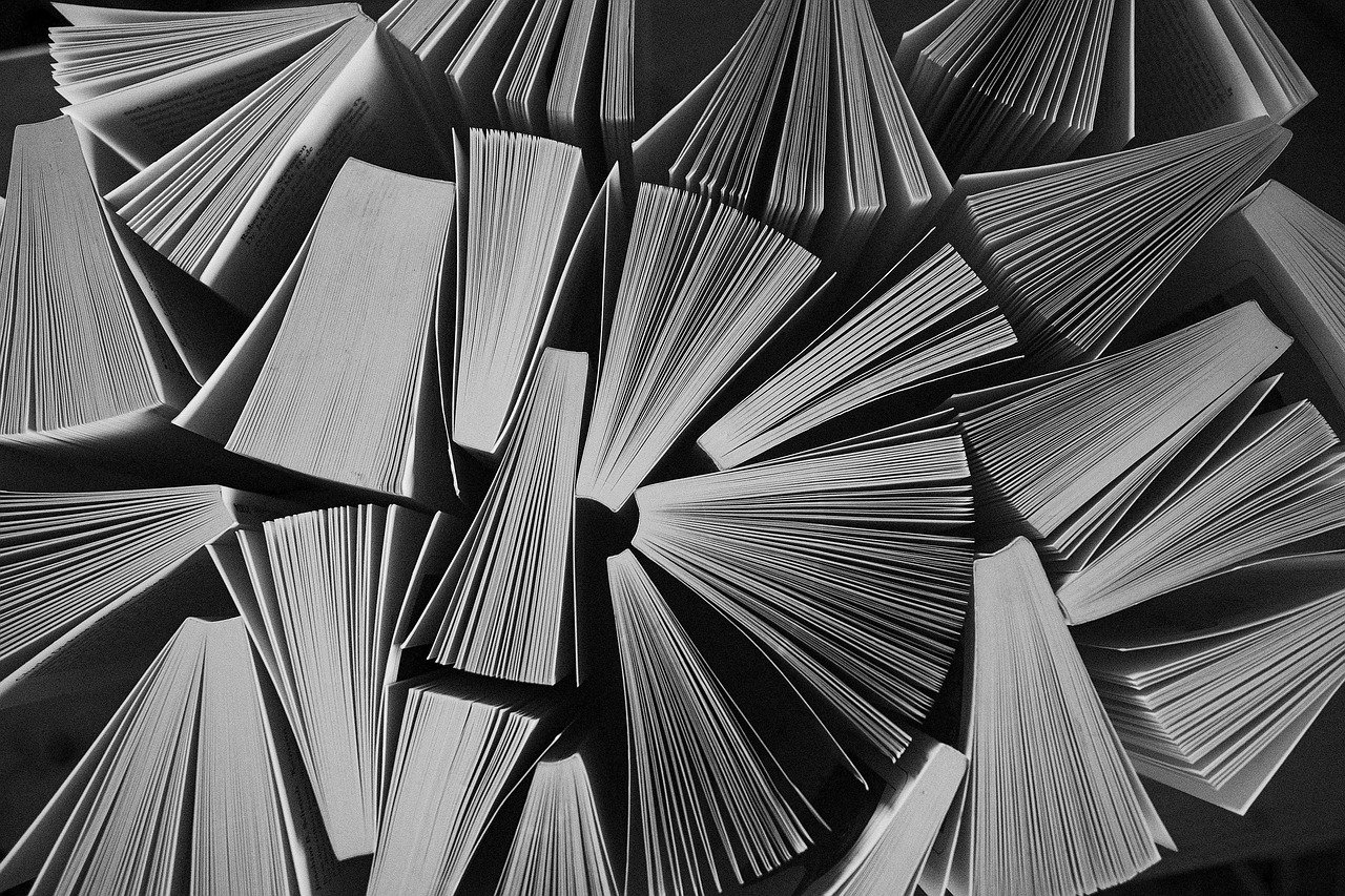 장마철에는 덮었던 이불을 그대로 펼쳐 두어야 10 장마철에는 덮었던 이불을 그대로 펼쳐 두어야