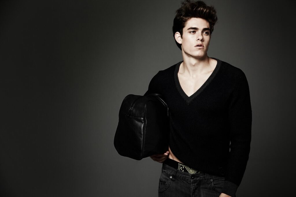 트렌치코트에 찰떡궁합 가방 스타일