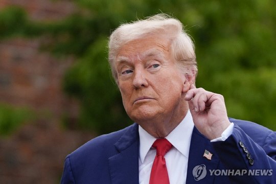 79세 트럼프 건강 논란 총정리: 작화증, 뇌졸중설부터 백악관 반박까지, 무엇이 진실인가? 9 섹션 1 이미지