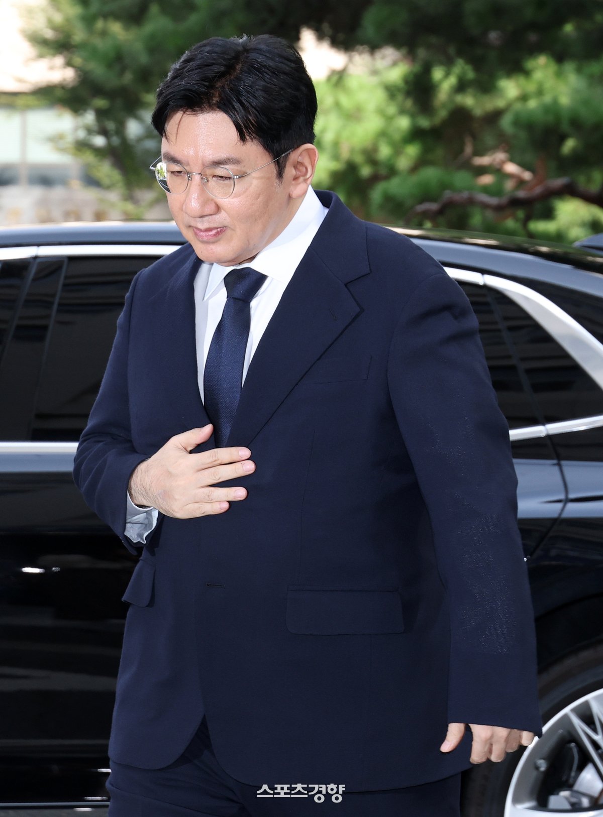 방시혁 구속영장 신청: BTS 신화 뒤흔든 1,900억 부정거래 의혹, 하이브의 운명은? 11 섹션 1 이미지