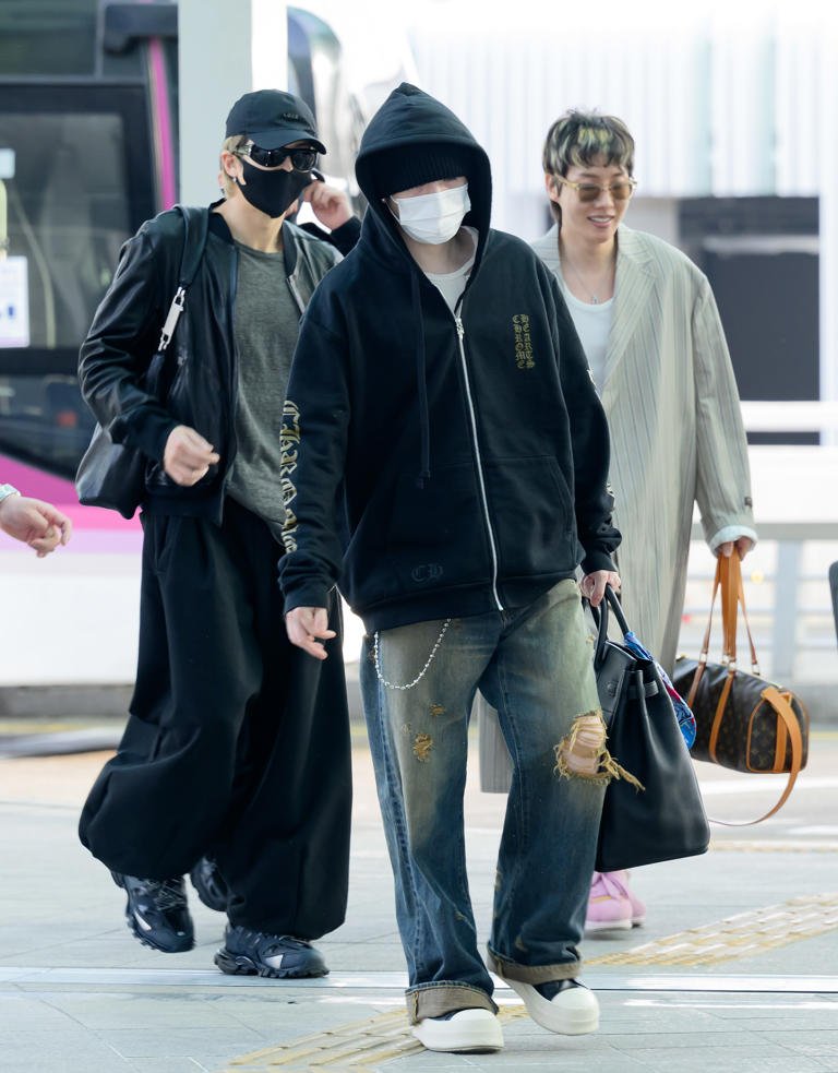 BTS RM 일본 금연구역 흡연 논란: 글로벌 아이콘의 공공 예절 시험대 10 섹션 1 이미지